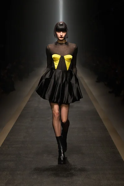 Look 30